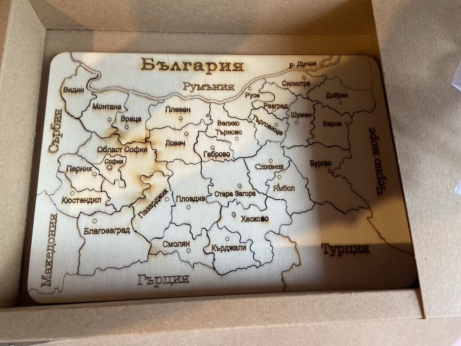 Дървен пъзел карта с области на България, образователен подарък 3 март