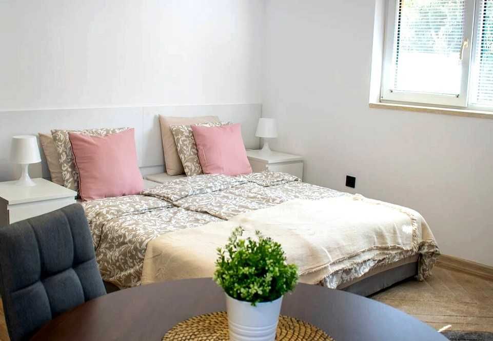 Дава се под наем Едностаен апартамент в Пловдив, Център - 40 кв.м за 350 € - Снимка #2