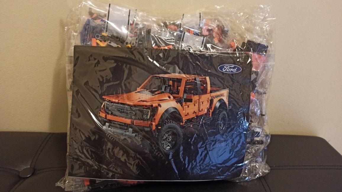 Tip Lego Technic Ford Raptor F-150 42126