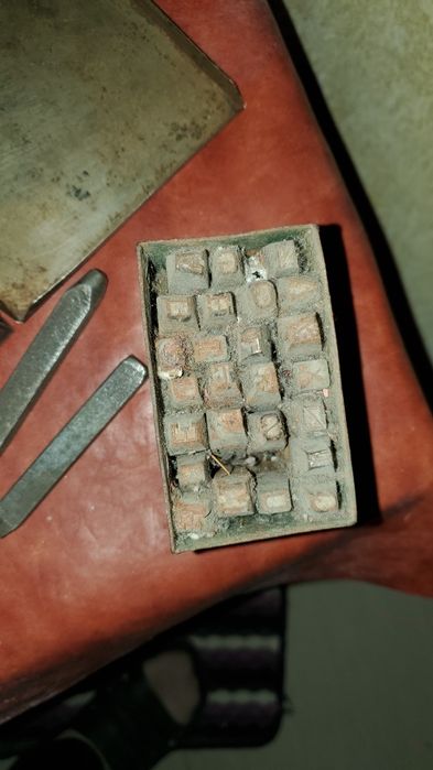 Poansoane cu litere pentru metal