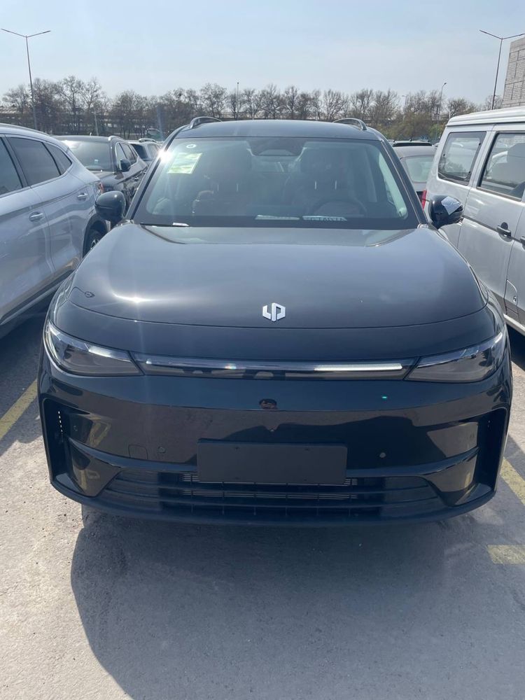 Leapmotor C16 qoraga apelsin qoraga qora natariusga tayyor 2025