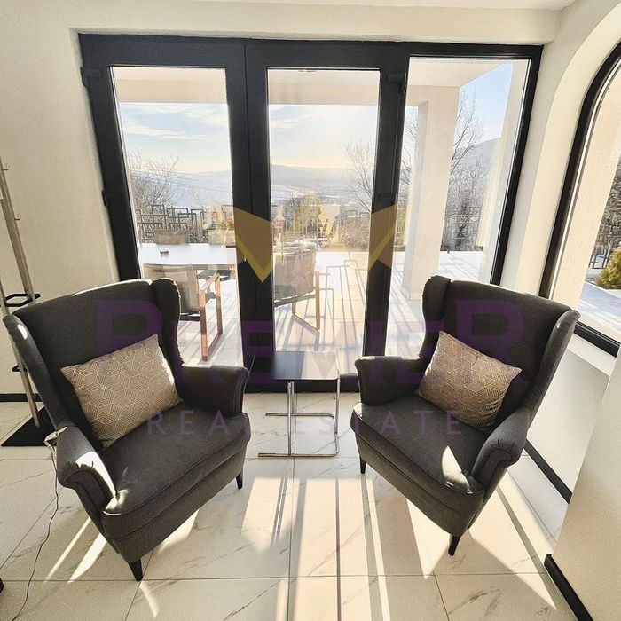 Триетажна къща в гр. Балчик