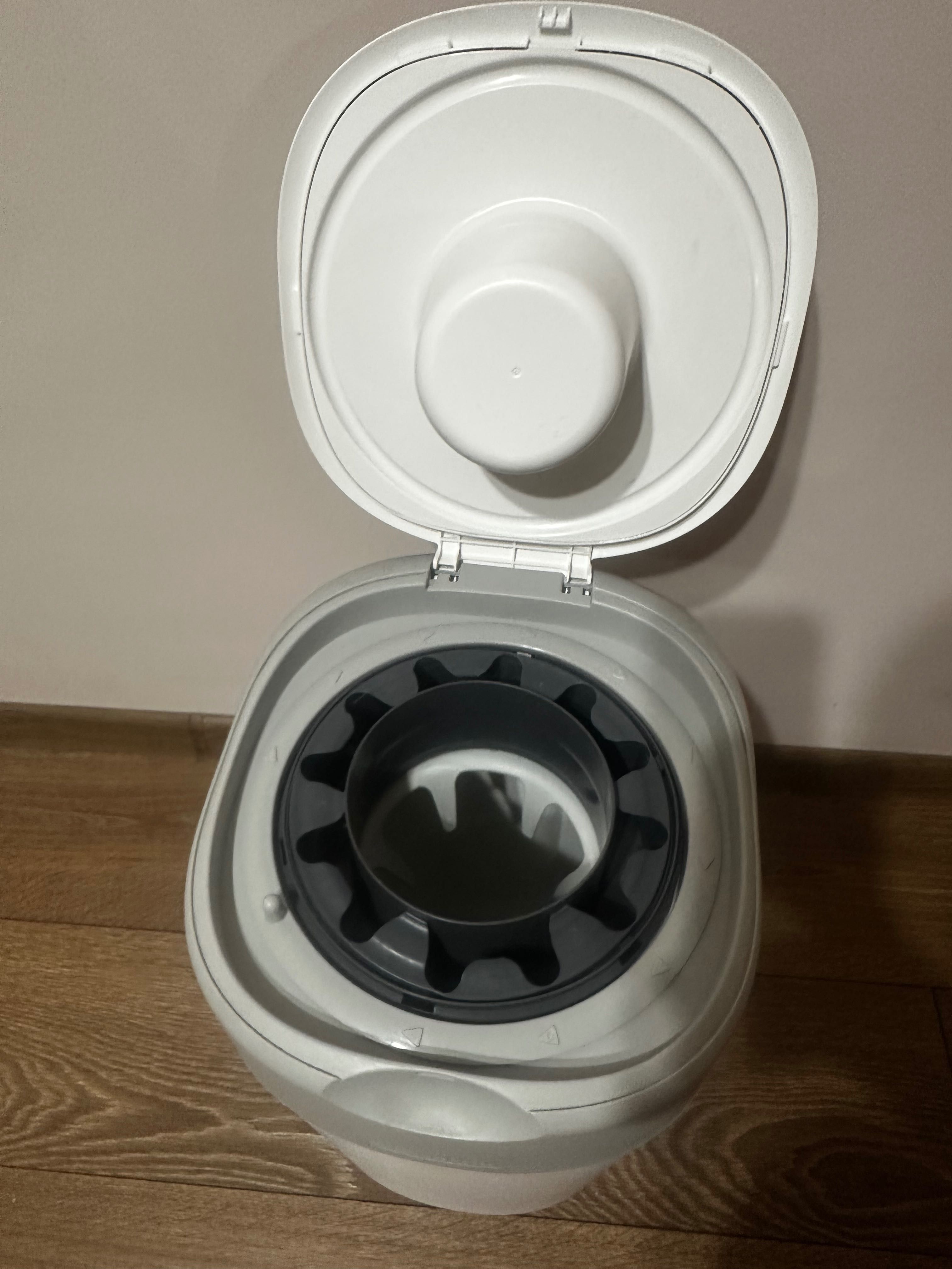 Кош за памперси / пелени Tommee Tippee twist & click бял с торбички