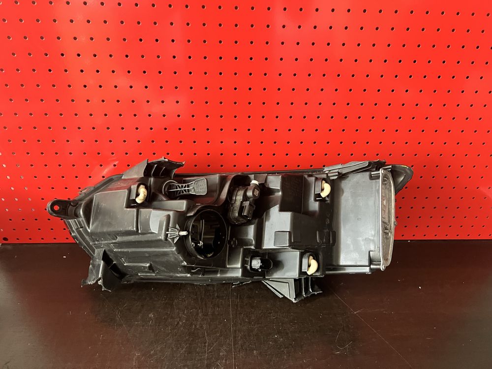 Far dreapta Dacia Jogger Logan Sandero dupa 2023