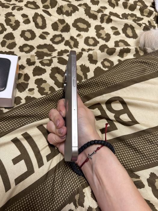 Продавам Iphone 15 pro max 256 gb