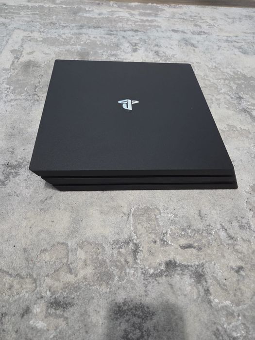 Playstation 4 pro 1 tb.