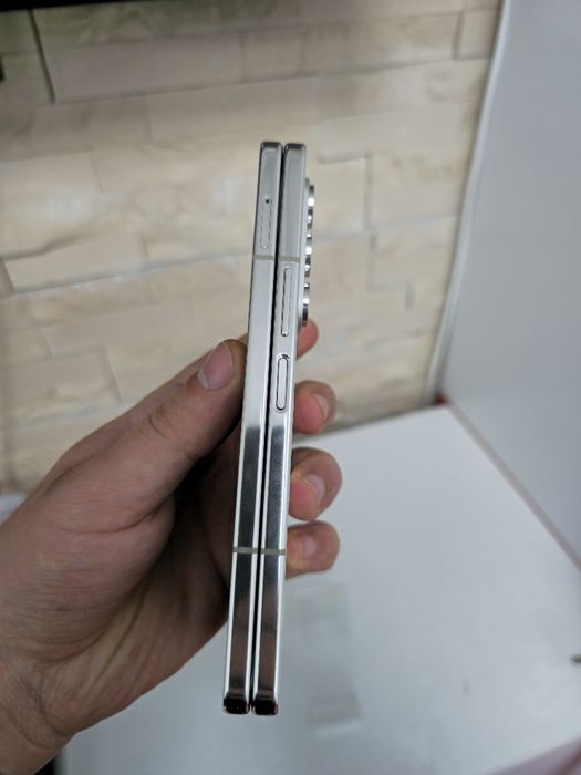 Samsung Galaxy Fold 5 512GB / 12GB