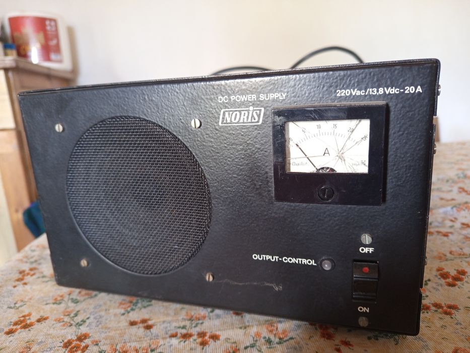 Захранващ блок 13.8 волта 20А NORIS