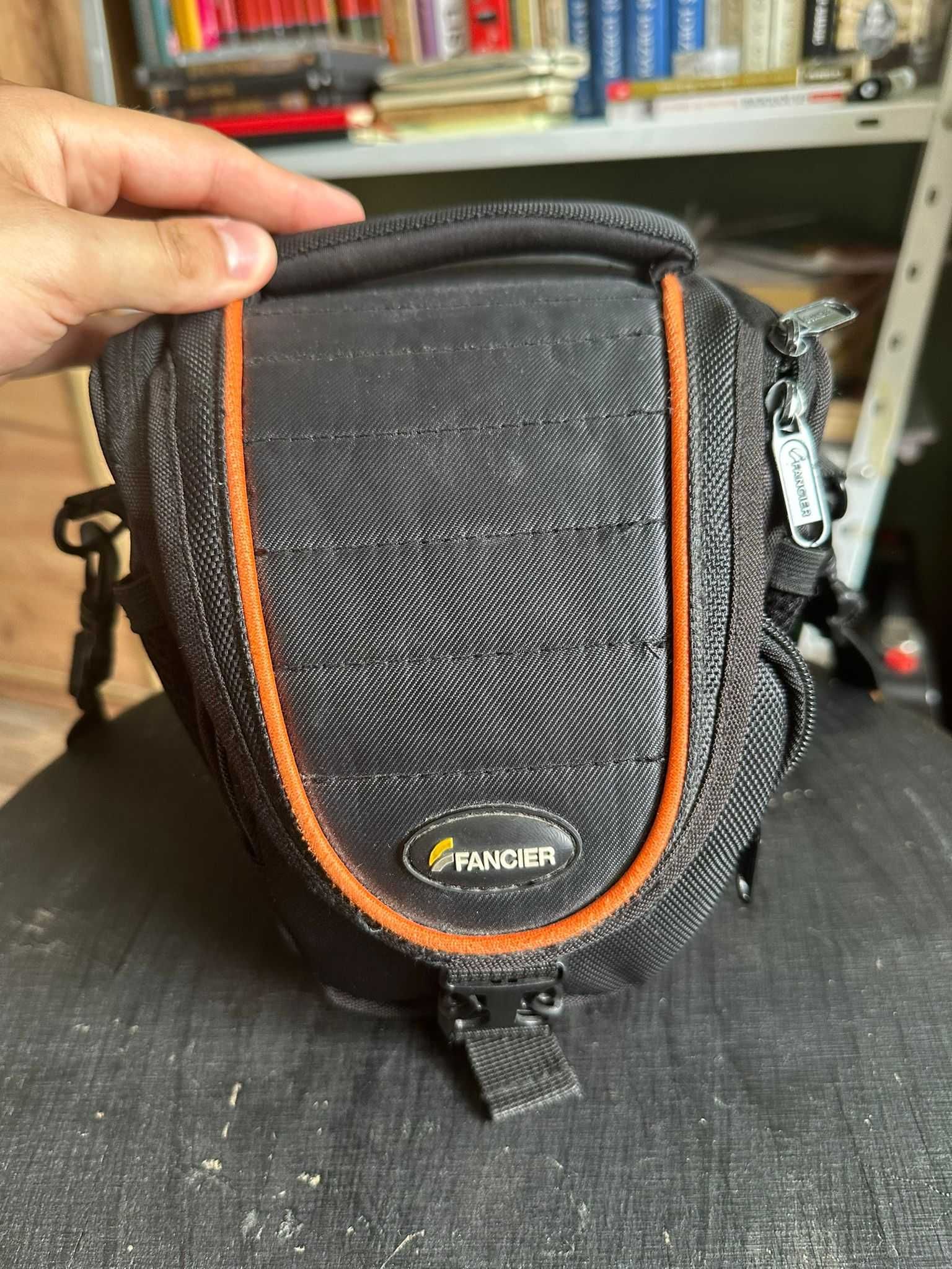 Kit foto DSLR Nikon D3100 cu obiectiv, card și accesorii