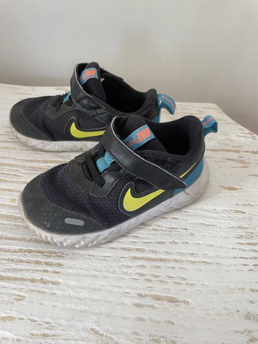 Маратонки nike 26 номер
