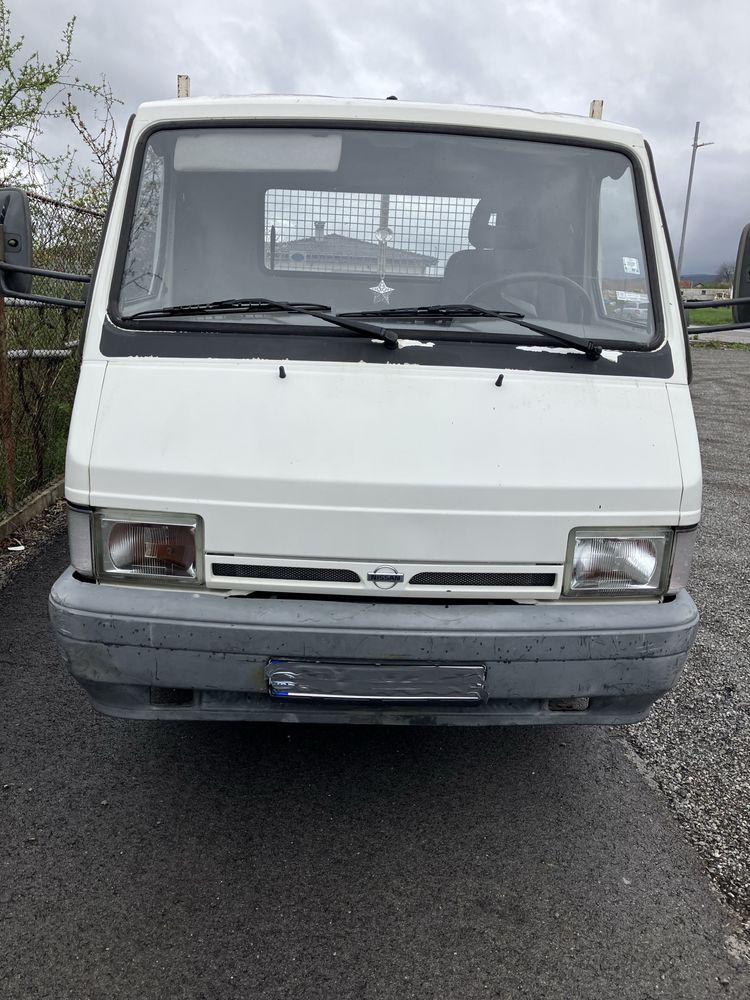Nissan Trade 100