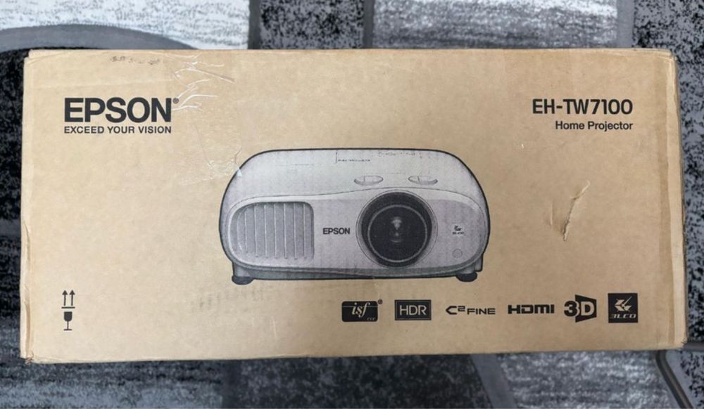 Vând videoproiector  EPSON sigilat.