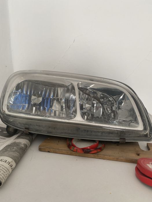 Фара от машины правая сторона rav4