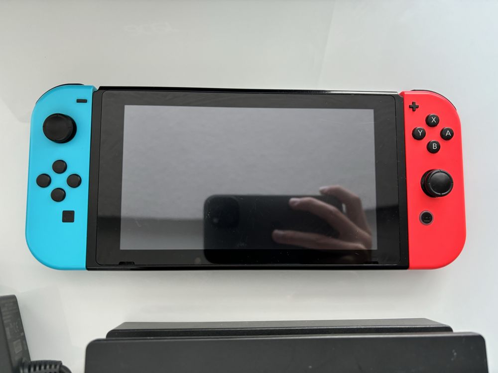 Nintendo switch, калъф + безплатна YuGiOh игра