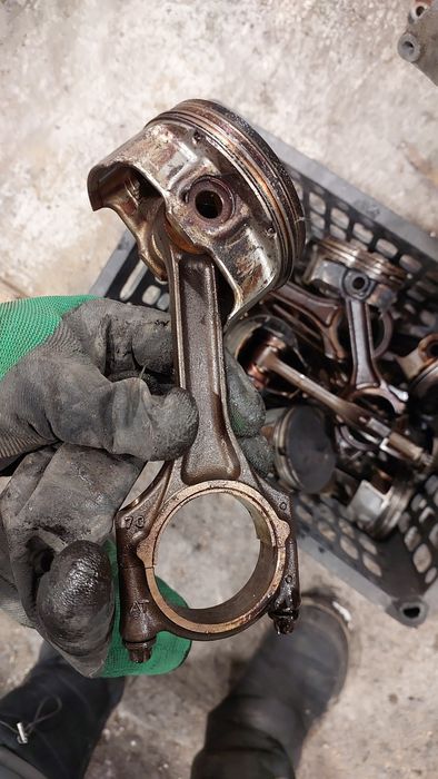 Продаю шатуны на Ваз, приора, гранта