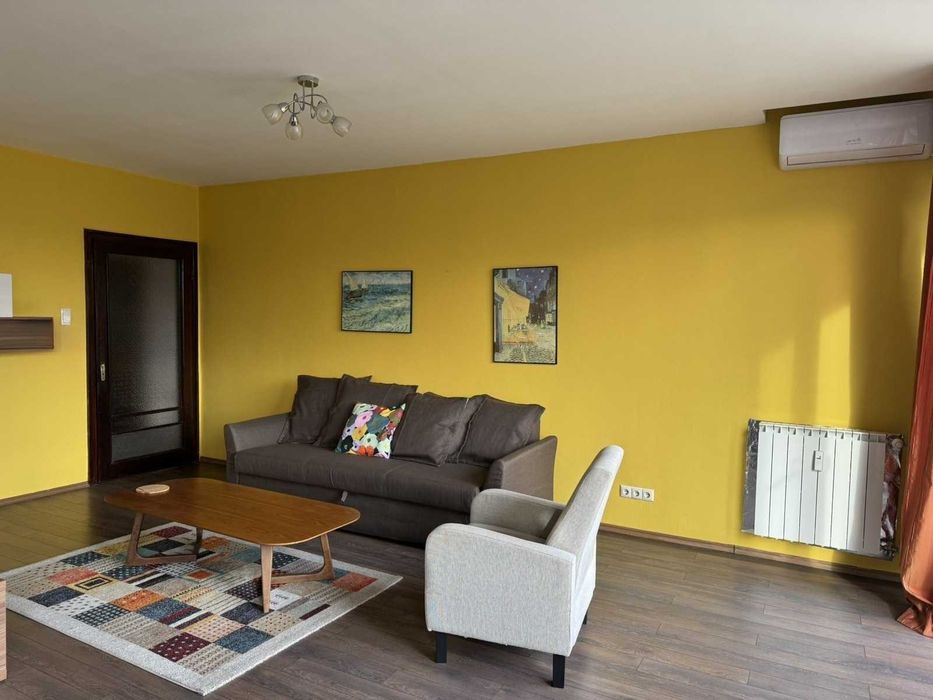 Дава се под наем Тристаен апартамент в София, Център - 110 кв.м за 990 € - Снимка #2