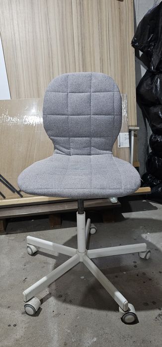 Трапезни и офис столове