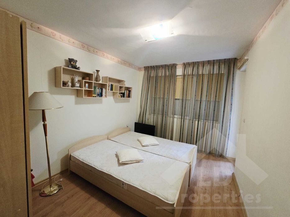 Тристаен апартамент в затворен жилищен комплекс, к.к."Чайка"