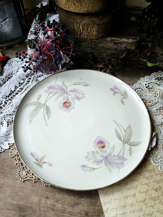 Голяма порцеланова чиния