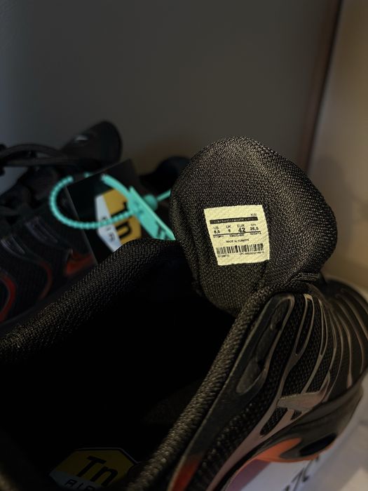 Nike Air Max Plus “Black/Total Orange”