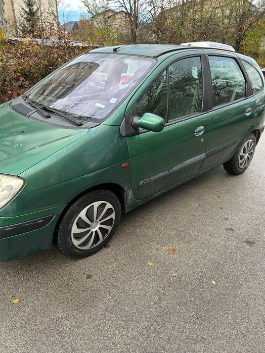 Автомобил Рено Сценик