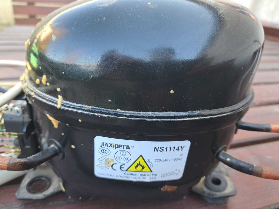 Motor,compresor jiaxipera NS1114Y combina frigorifica Indesit / Artic