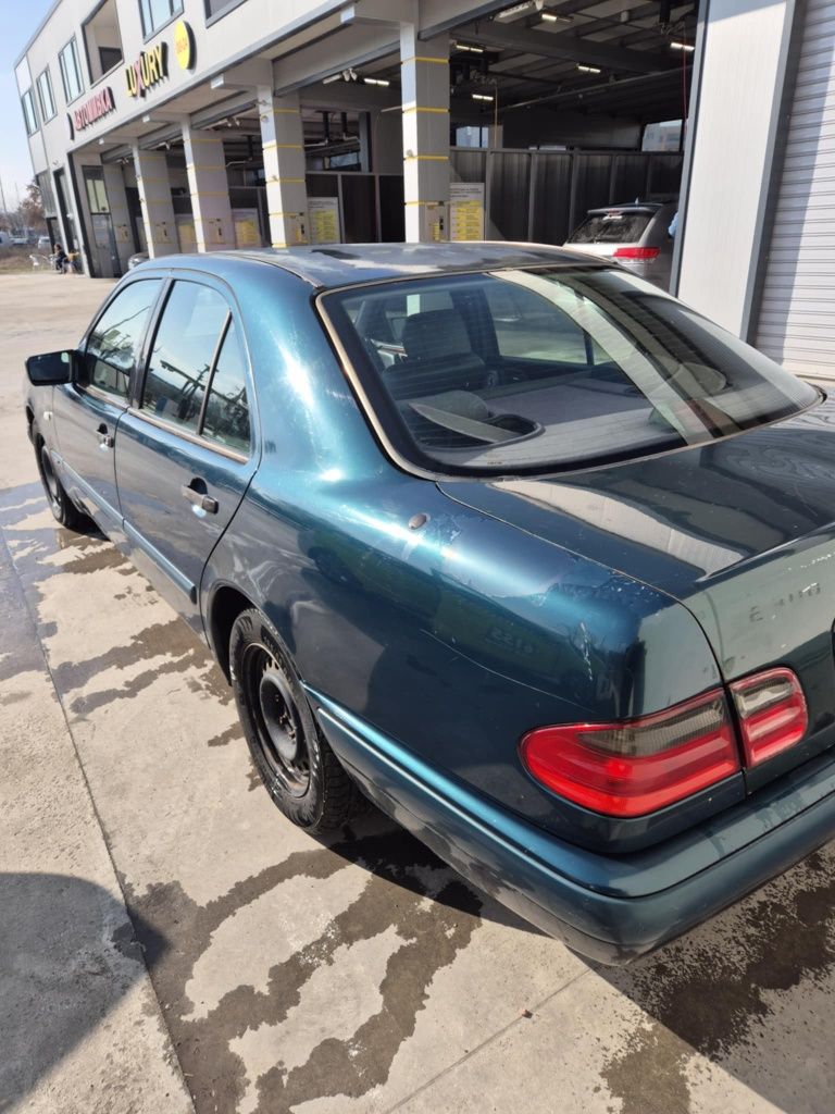 Mercedes e290 на части