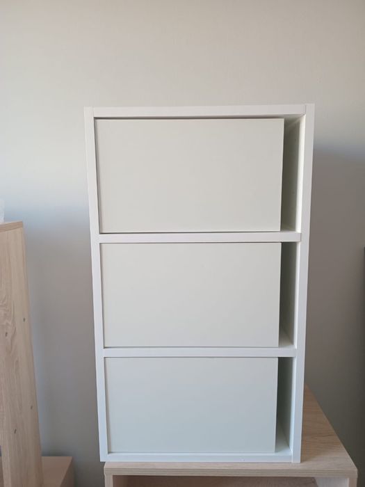 Новый шкаф за 15000 т , Ковры  в хорошем  состояний