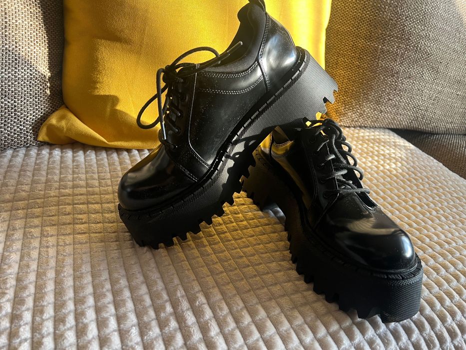 Лачени обувки на  Zara