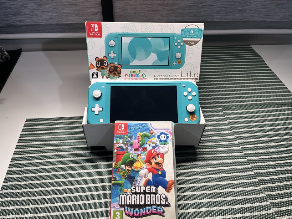 Nintendo Switch lite Animal Crossing edition + Joc Super Mario Wonder