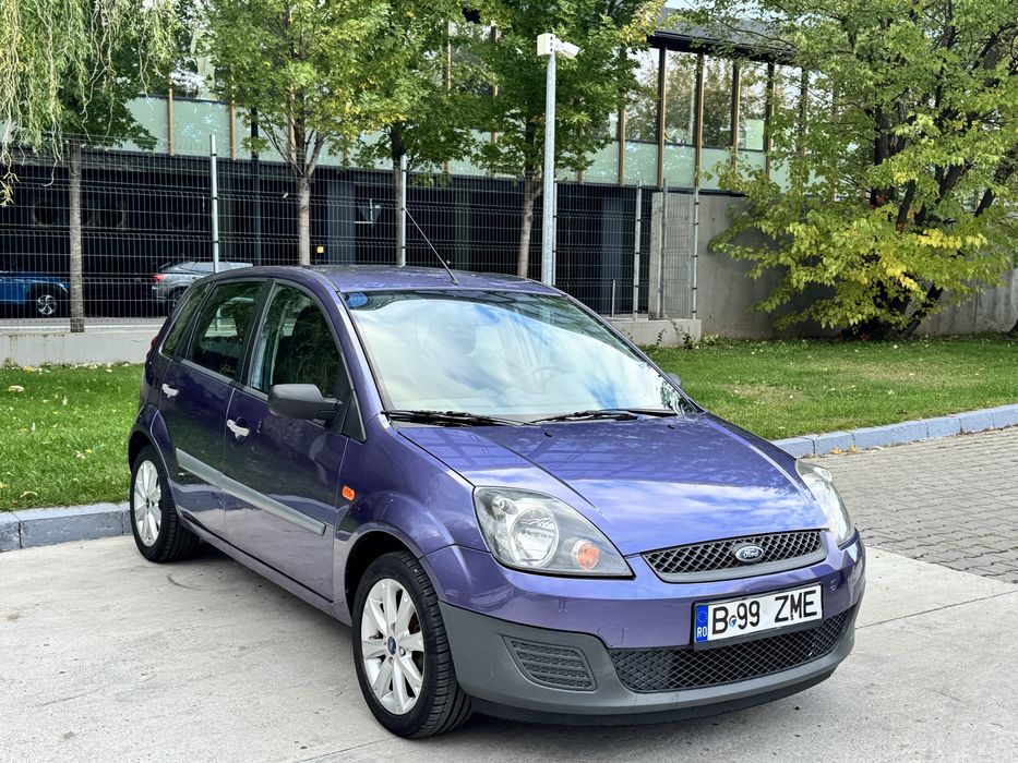 Ford fiesta cu doar 50.000 km 2090€