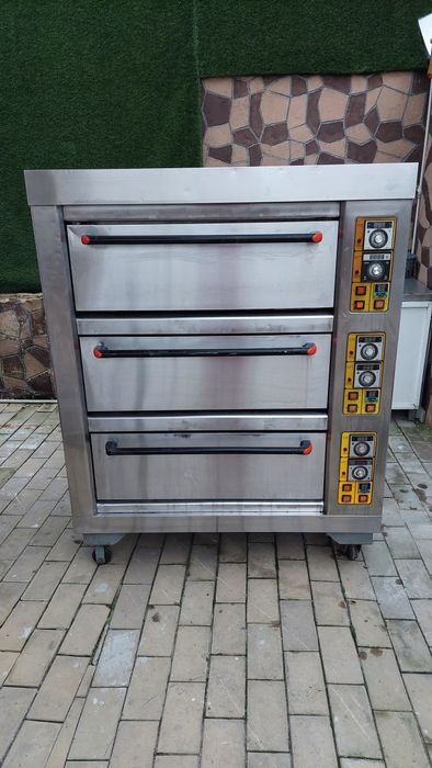 Продавам професионална трикамерна фурна