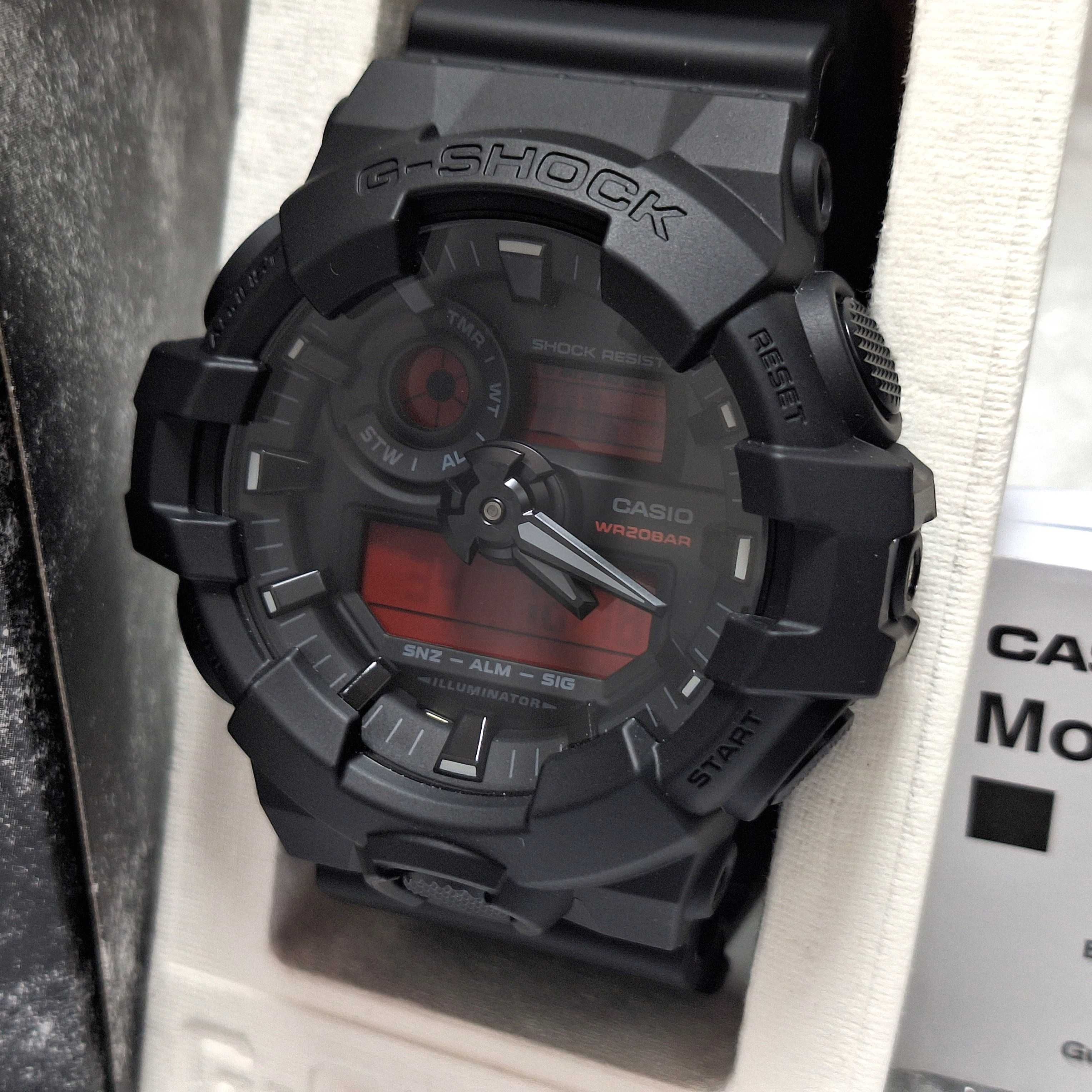 НОВ! 2 год. Гаранция! Мъжки часовник Casio G-Shock GA-700BBR-1A