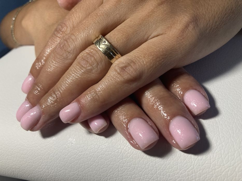 Aplic unghii cu gel - 60 de lei