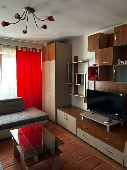 Închiriez Apartament zona Intim
