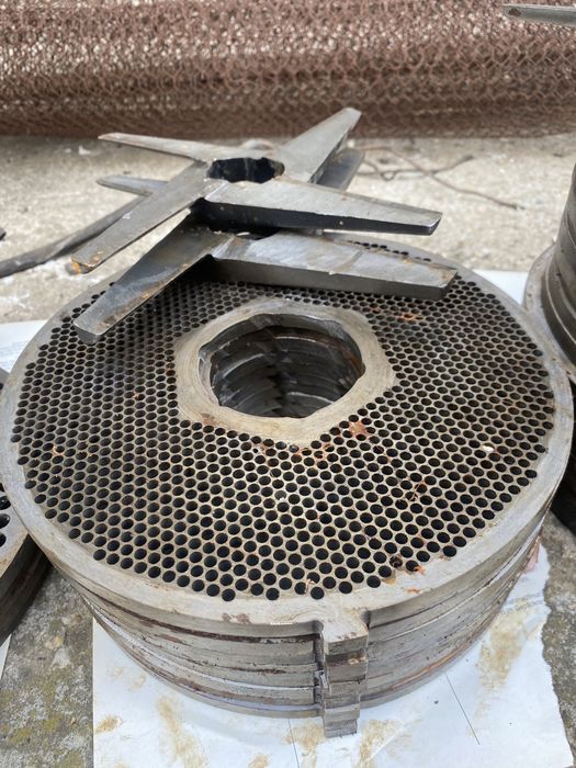 Ножове и решетки от професионална месомелачка