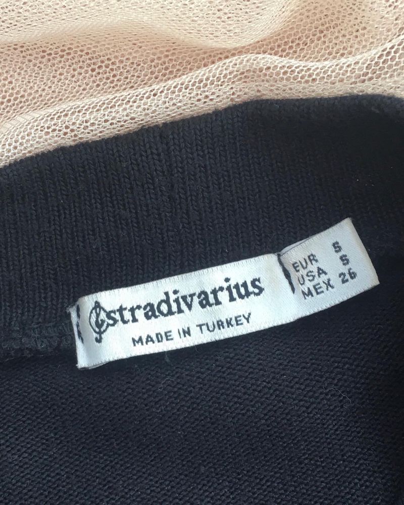 Bluză Stradivarius pe gât