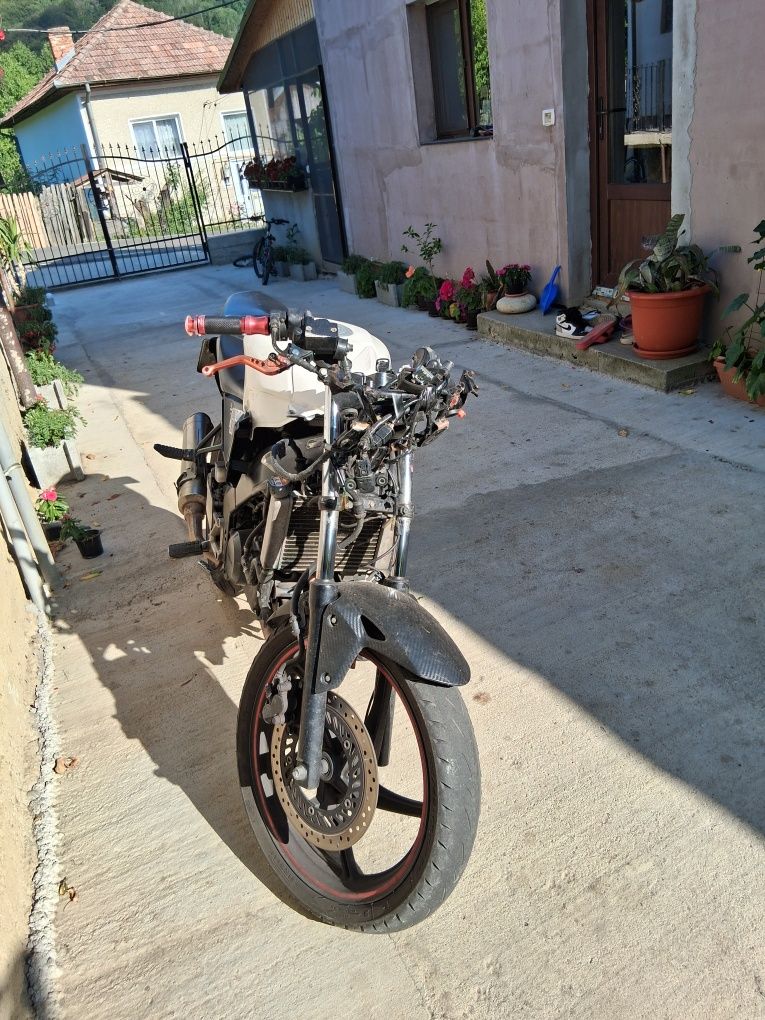 Honda cbr125r avariat