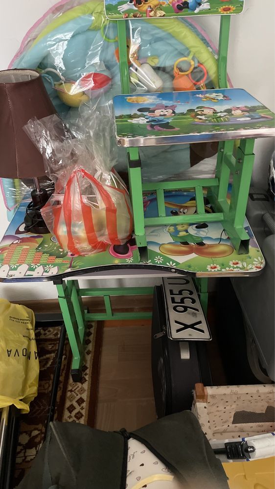 Продам детский стол со стулом для занятий