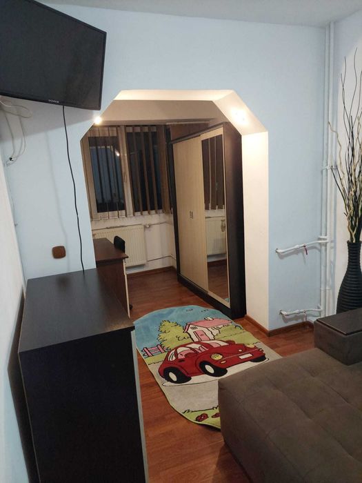 Persoana fizica inchiriez pe termen lung  apart. 3 camere Lapus