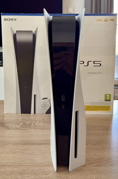 PlayStation 5 Disc Edition, с два контролера и зарядна станция