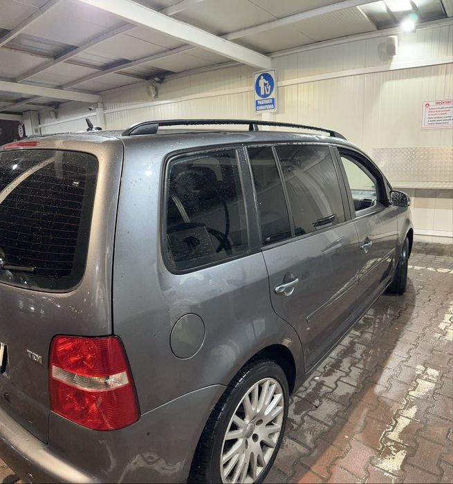 Vând vw touran 1.9 tdi