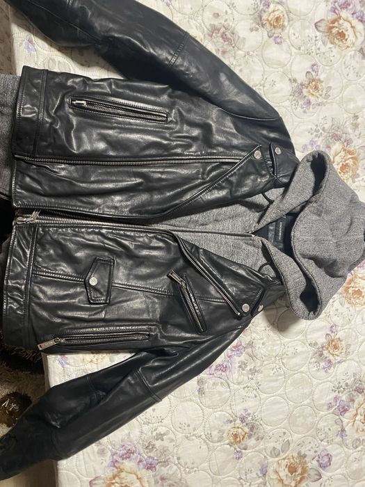 Vand geaca dsquared2 din piele