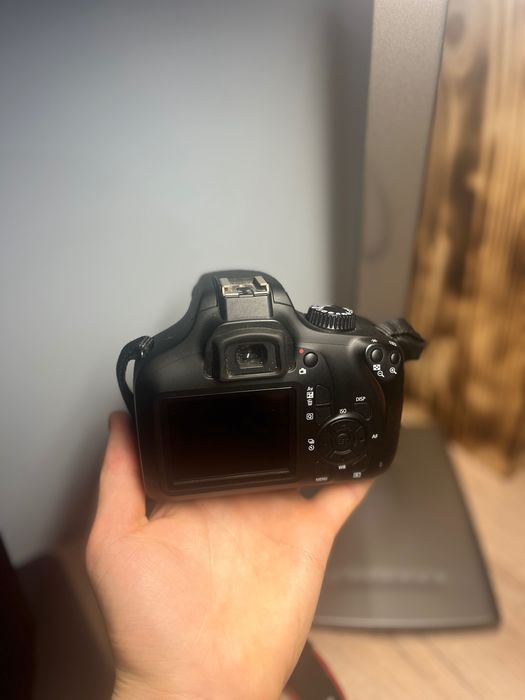 Canon EOS 4000 D + genatā