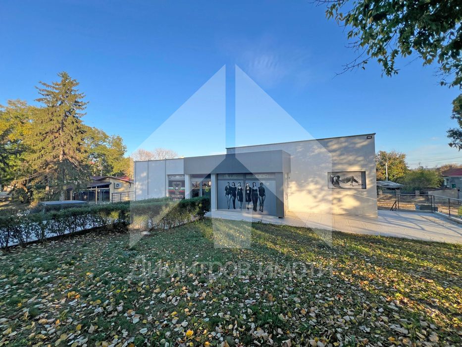 Продава двуетажен търговски обект - магазин в гр. Нови пазар.