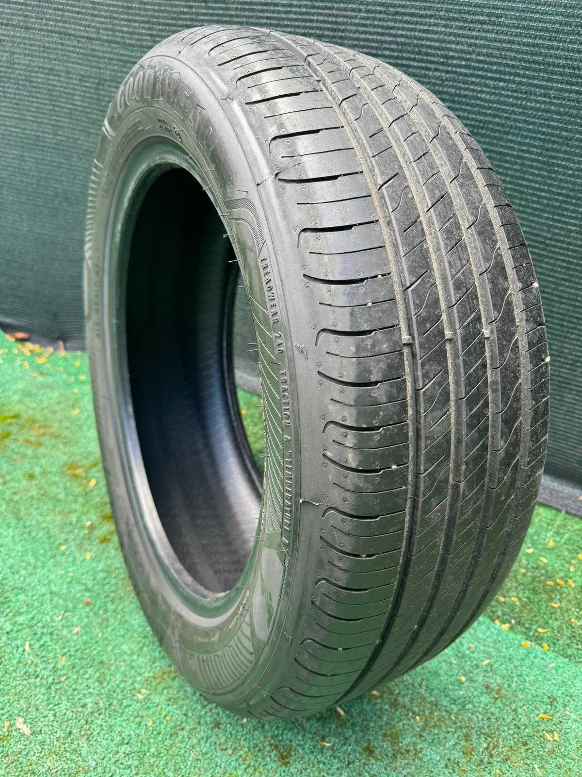 Vând cauciucuri Goodyear 215 55 R17 98W