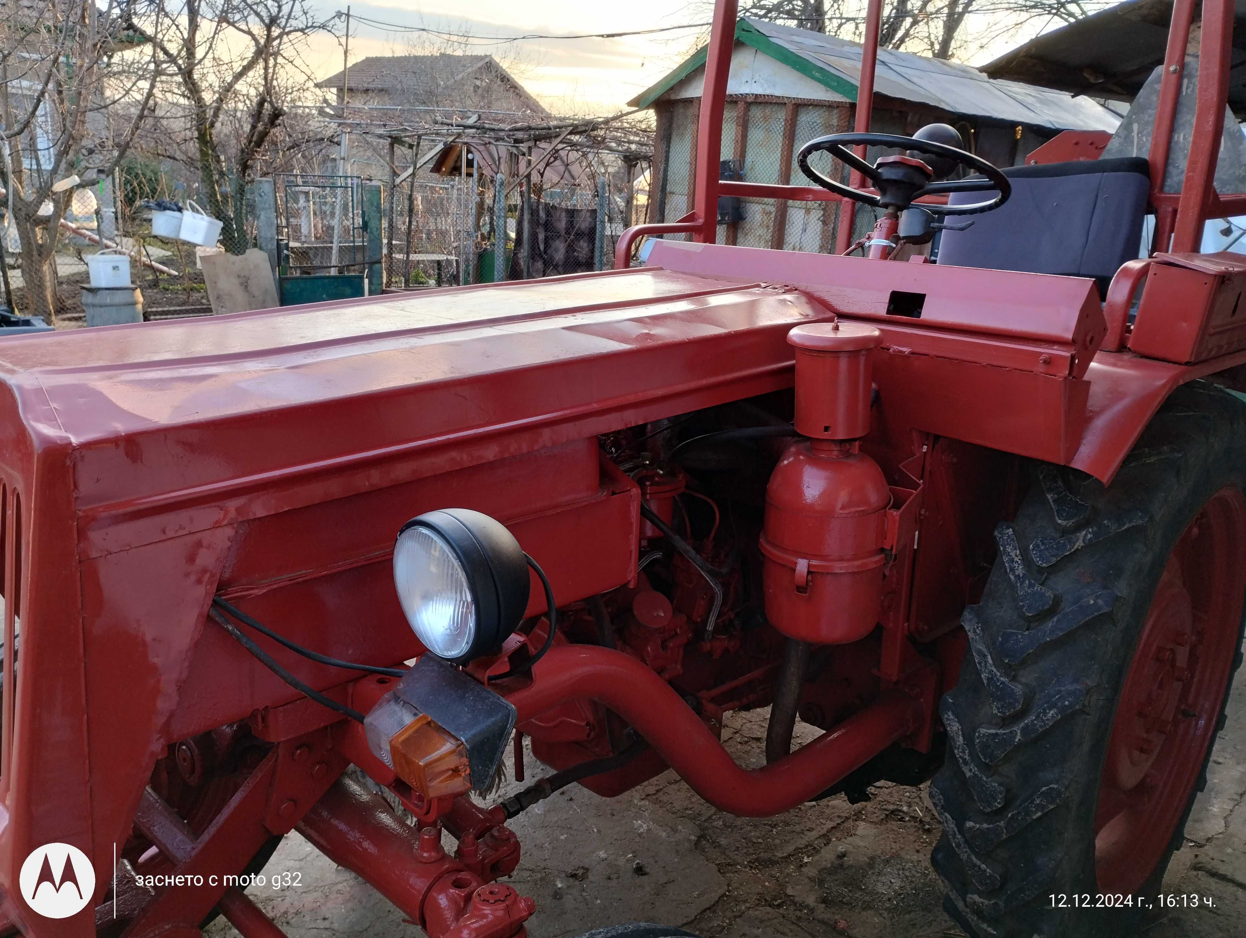 Продавам трактор Т-25