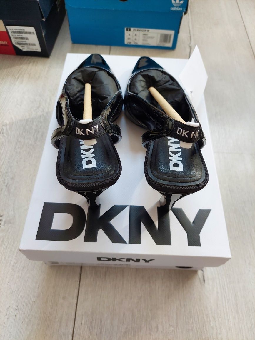 Чисто нови обувки DKNY
