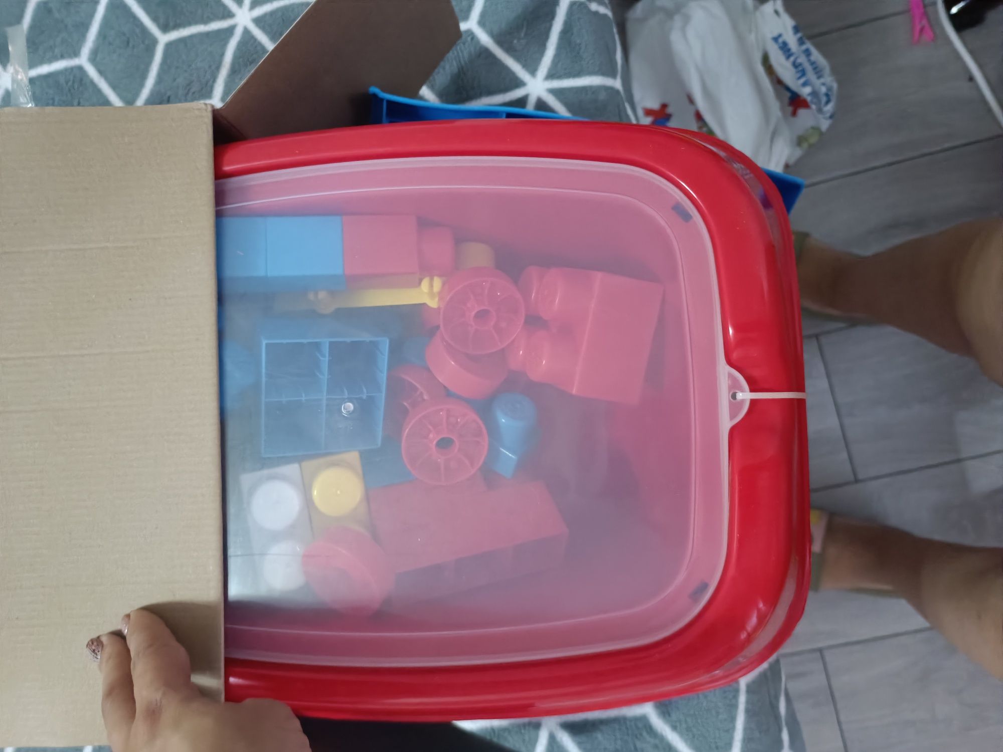 Детски играчки, колан за прохождане и други..