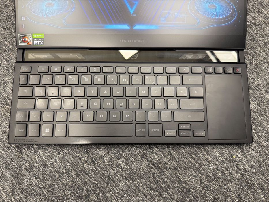 Asus ROG Zephyrus Duo 16  GX650